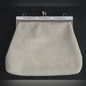 Vintage 1960s Cream Tone Mesh Style Clutch / Hand Bag